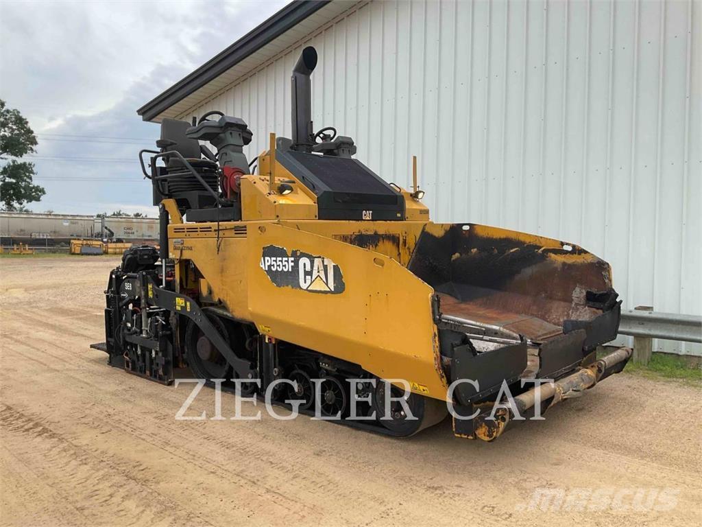 CAT AP555F Aszfalt terítõ gépek