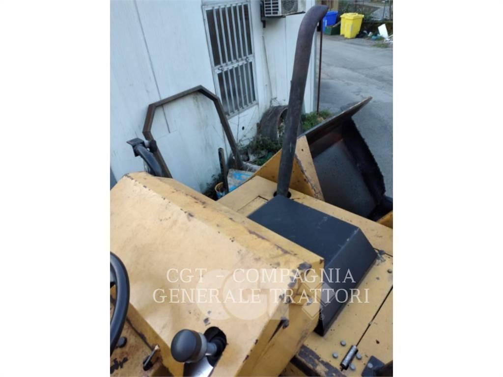 CAT BB730 Aszfalt terítõ gépek