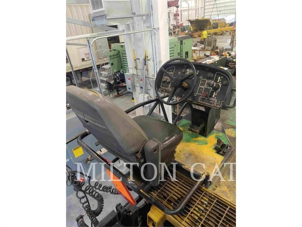 CAT BG-2455D Aszfalt terítõ gépek