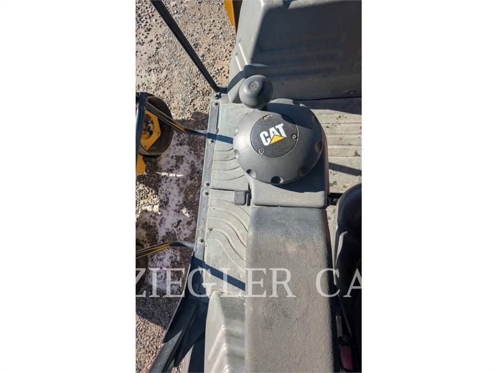 CAT CB10 Talajtömörítő gépek