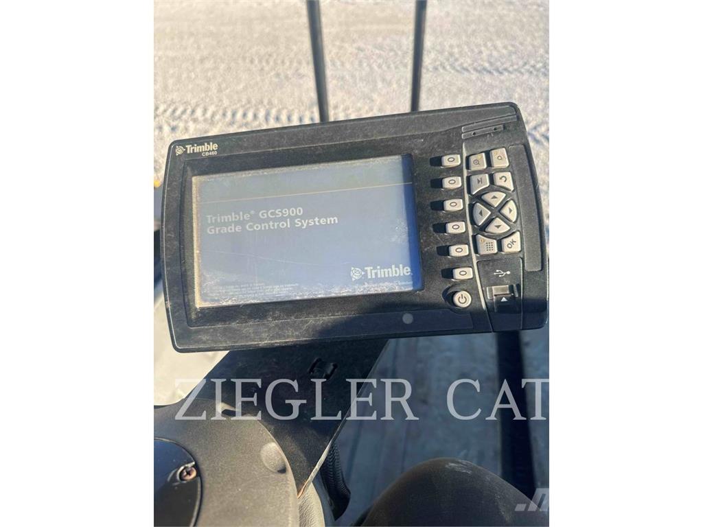 CAT CB15 Talajtömörítő gépek