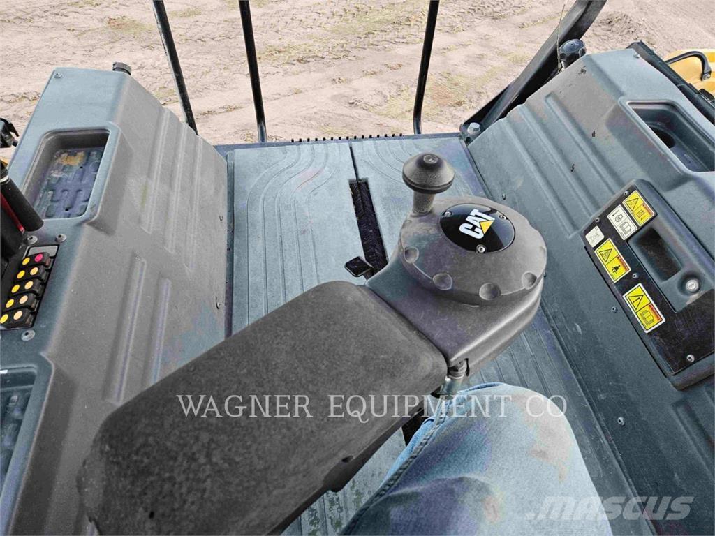 CAT CB16 Aszfalt terítõ gépek