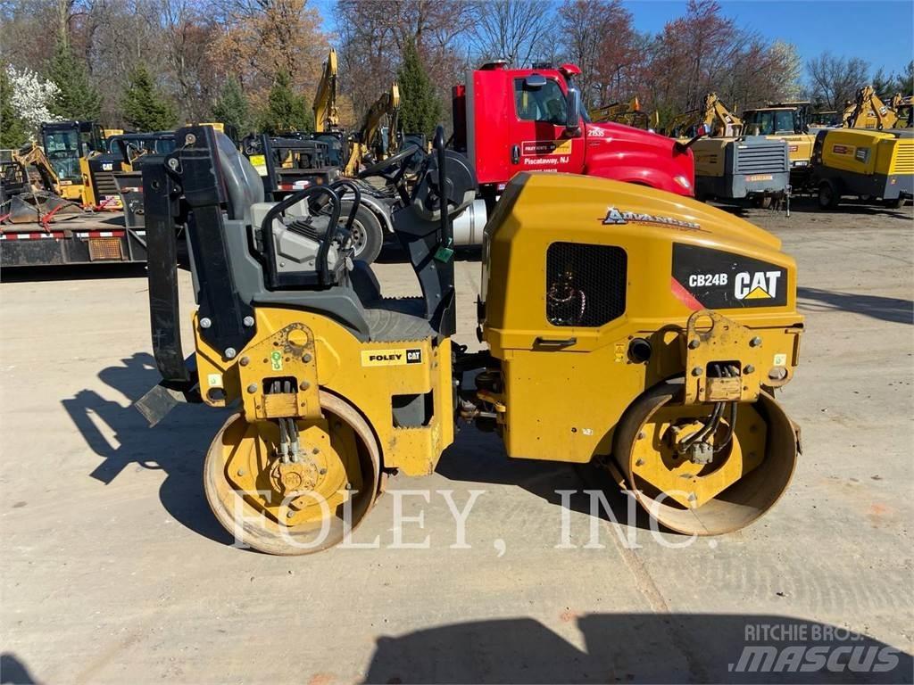 CAT CB24B Ikerdobos hengerek