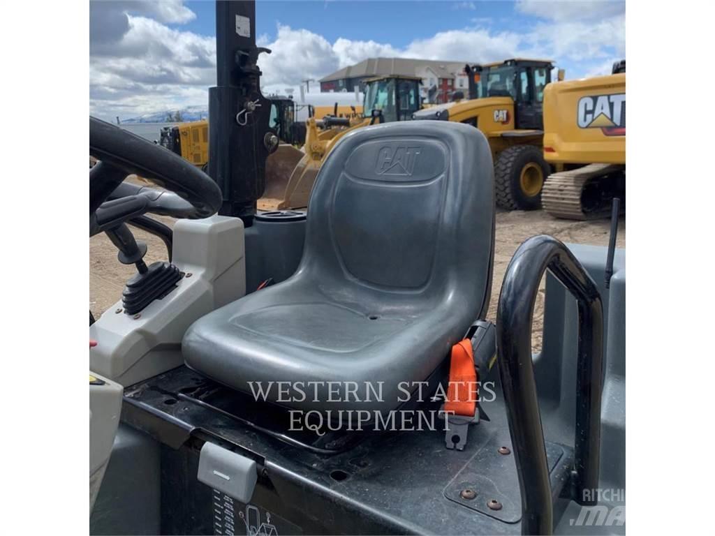 CAT CB24B Ikerdobos hengerek