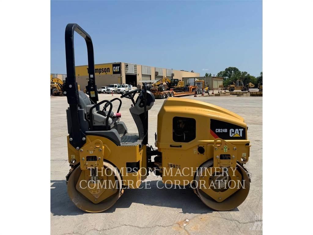 CAT CB24B Ikerdobos hengerek
