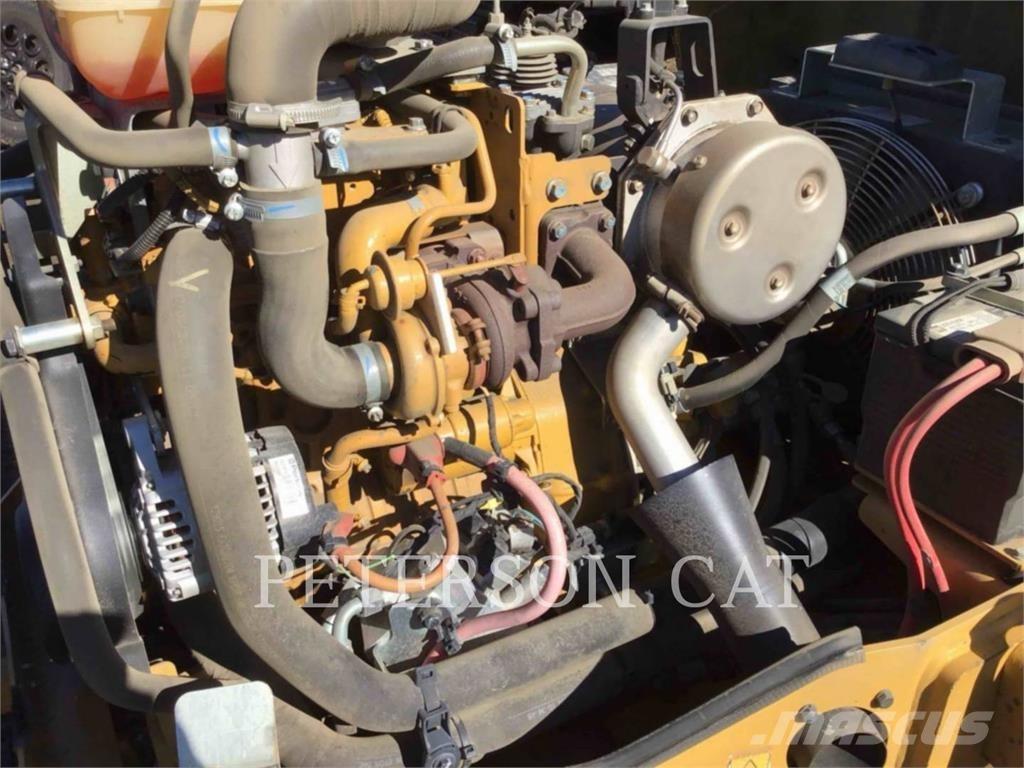CAT CB24B Ikerdobos hengerek