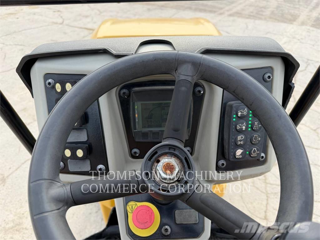 CAT CB24B Ikerdobos hengerek