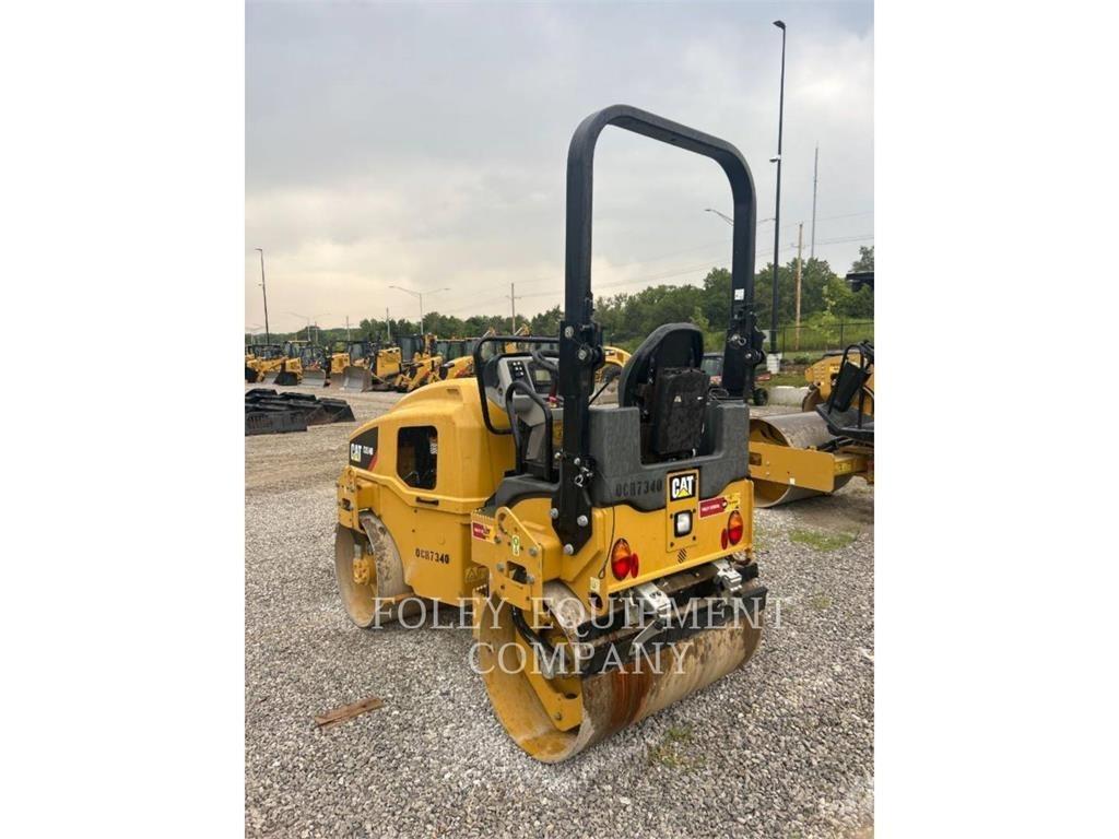 CAT CB24B Talajtömörítő gépek