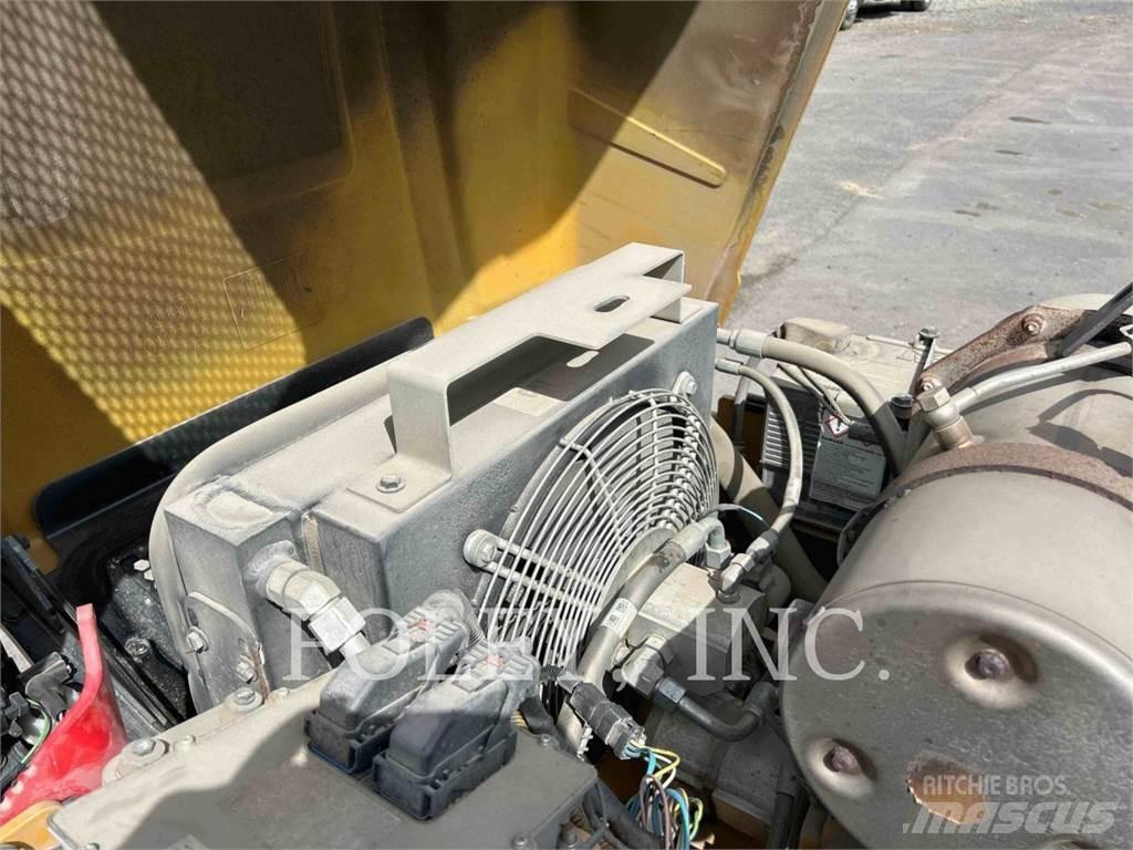 CAT CB34B Ikerdobos hengerek