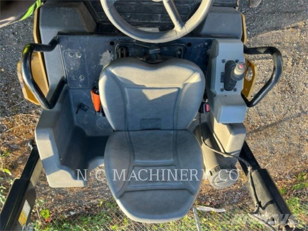 CAT CB4.0 Aszfalt terítõ gépek