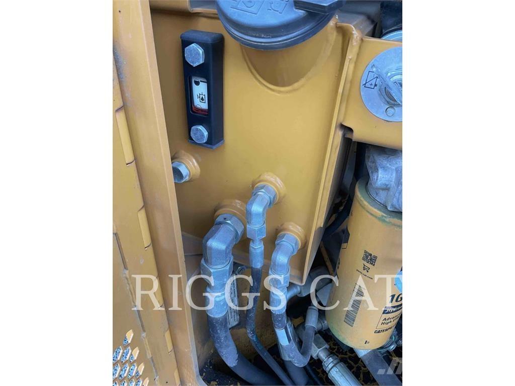 CAT CB44B Ikerdobos hengerek