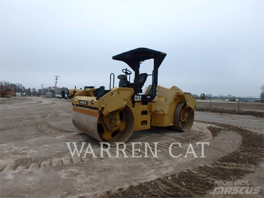 CAT CB64 Aszfalt terítõ gépek