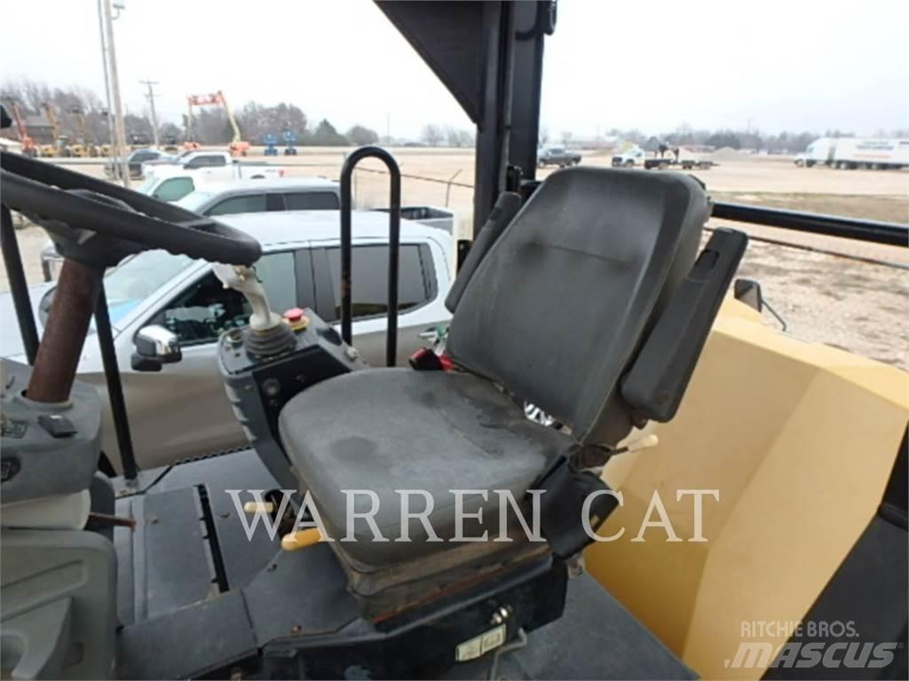 CAT CB64 Aszfalt terítõ gépek
