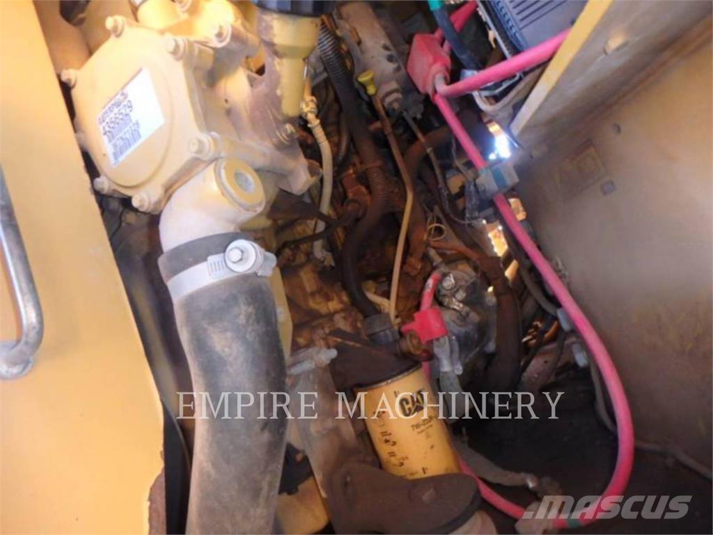 CAT CB66B Ikerdobos hengerek