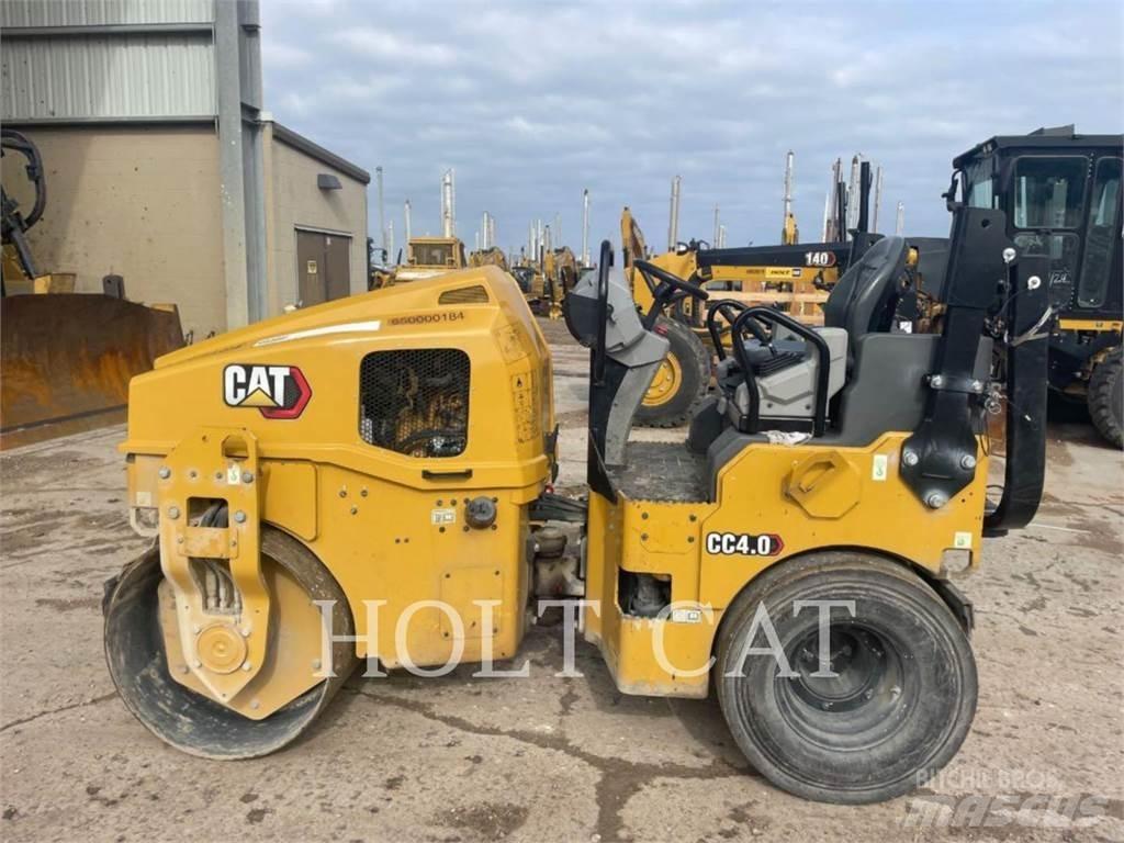 CAT CC4.0 gumikerekes dózer