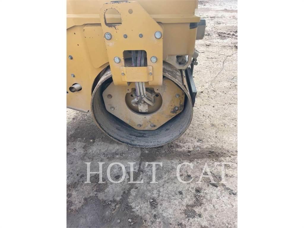 CAT CC4.0 gumikerekes dózer