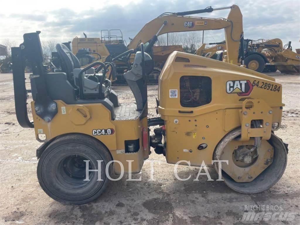 CAT CC4.0 gumikerekes dózer