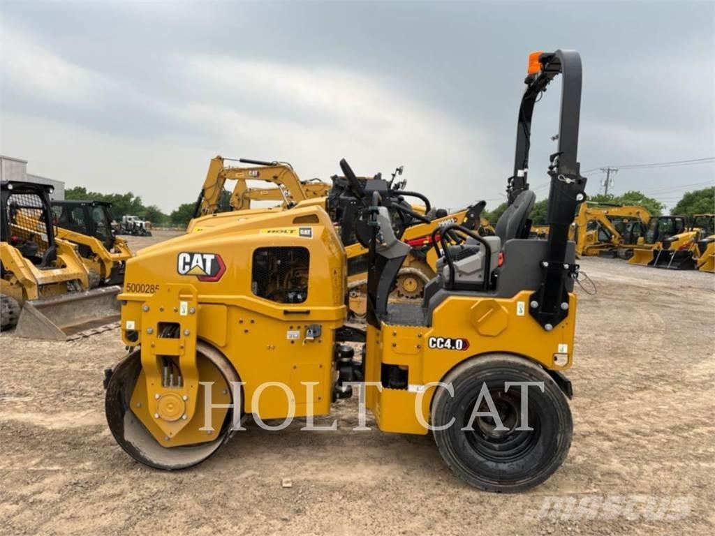 CAT CC4.0 gumikerekes dózer