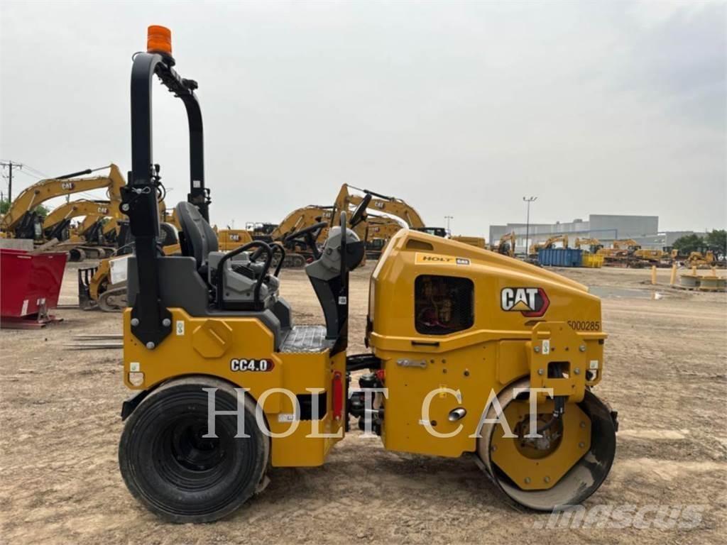 CAT CC4.0 gumikerekes dózer