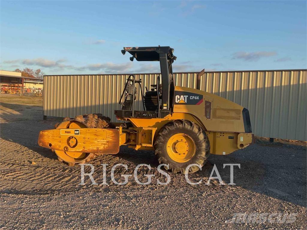 CAT CP44 Talajtömörítő gépek