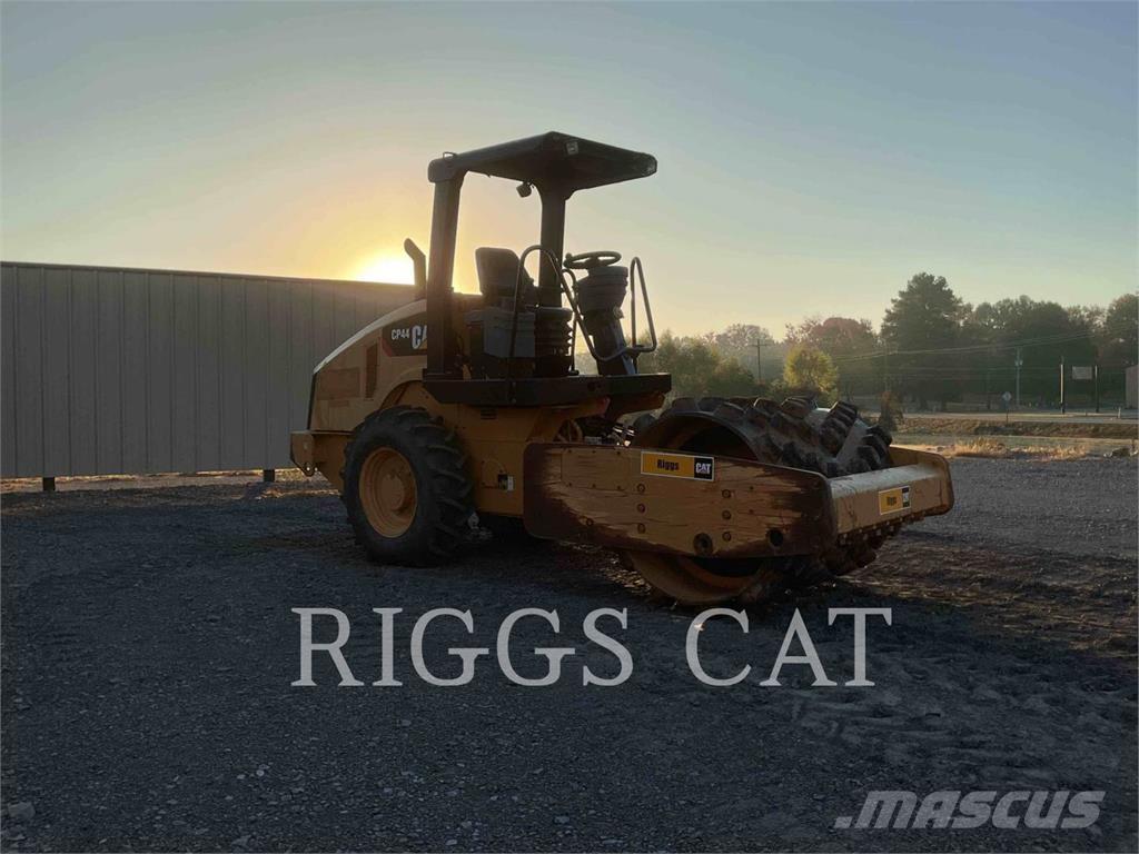 CAT CP44 Talajtömörítő gépek