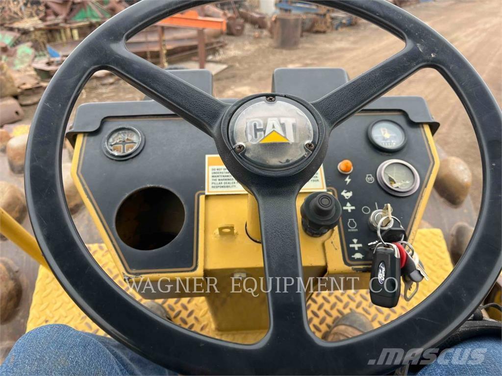 CAT CP563C Talajtömörítő gépek