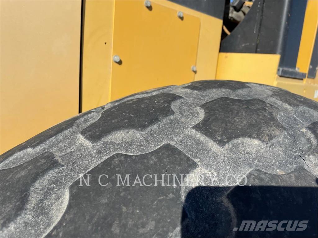 CAT CS54 Aszfalt terítõ gépek