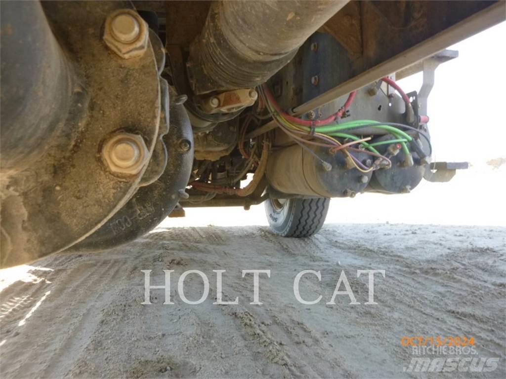 CAT CT660S SBA 6X4 Tartályos teherautók