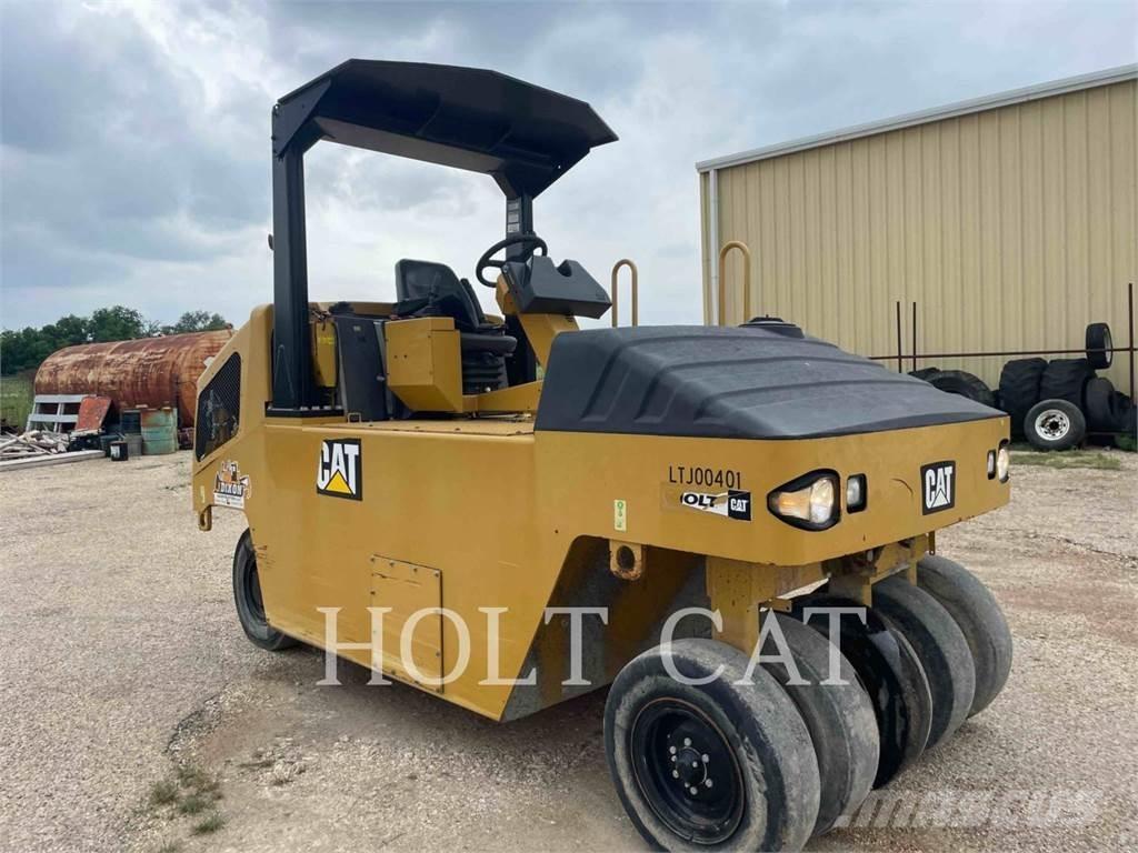 CAT CW14 Pneumatikus kerekes hengerek