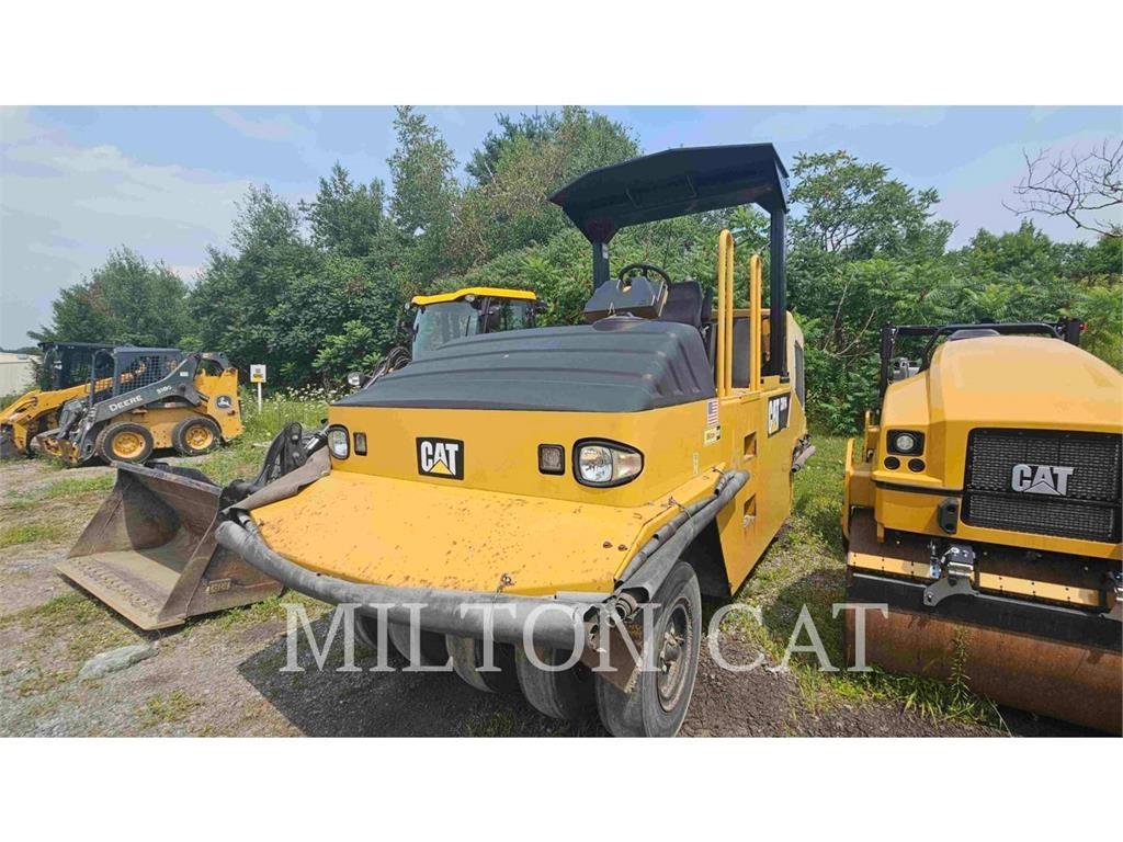 CAT CW14 Pneumatikus kerekes hengerek
