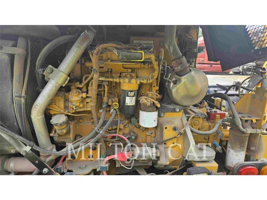 CAT CW14 Pneumatikus kerekes hengerek