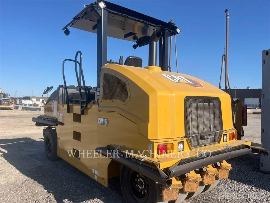 CAT CW16 Pneumatikus kerekes hengerek