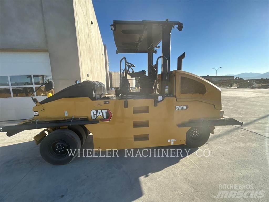 CAT CW16 Pneumatikus kerekes hengerek