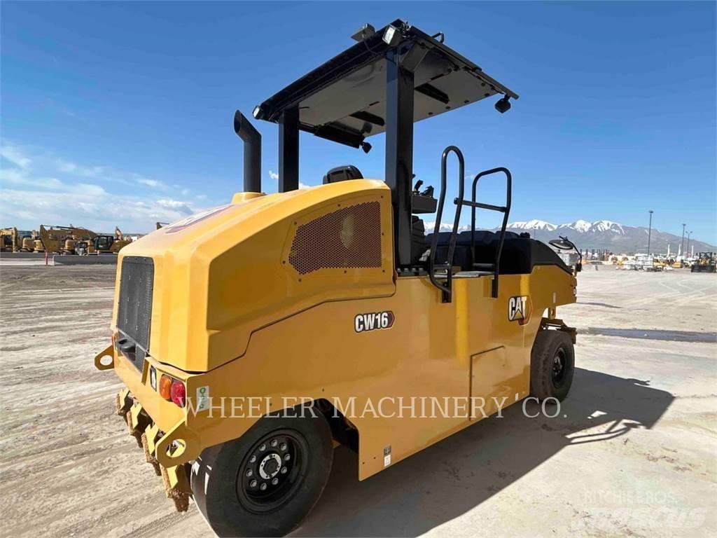 CAT CW16 Pneumatikus kerekes hengerek