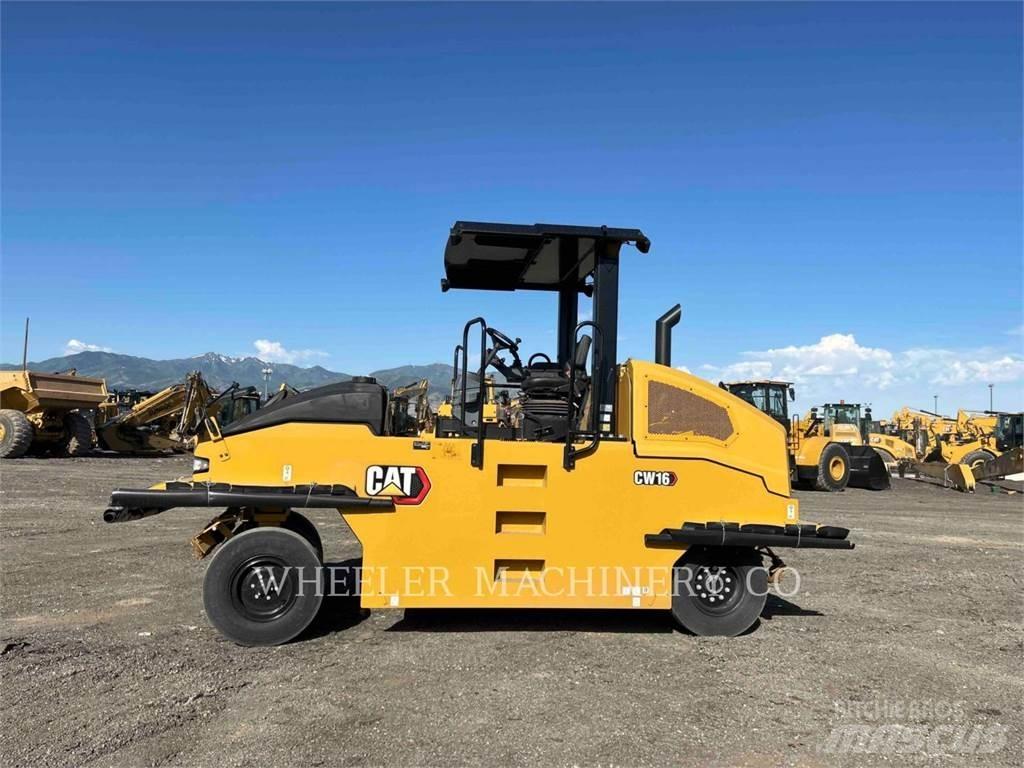 CAT CW16 Pneumatikus kerekes hengerek