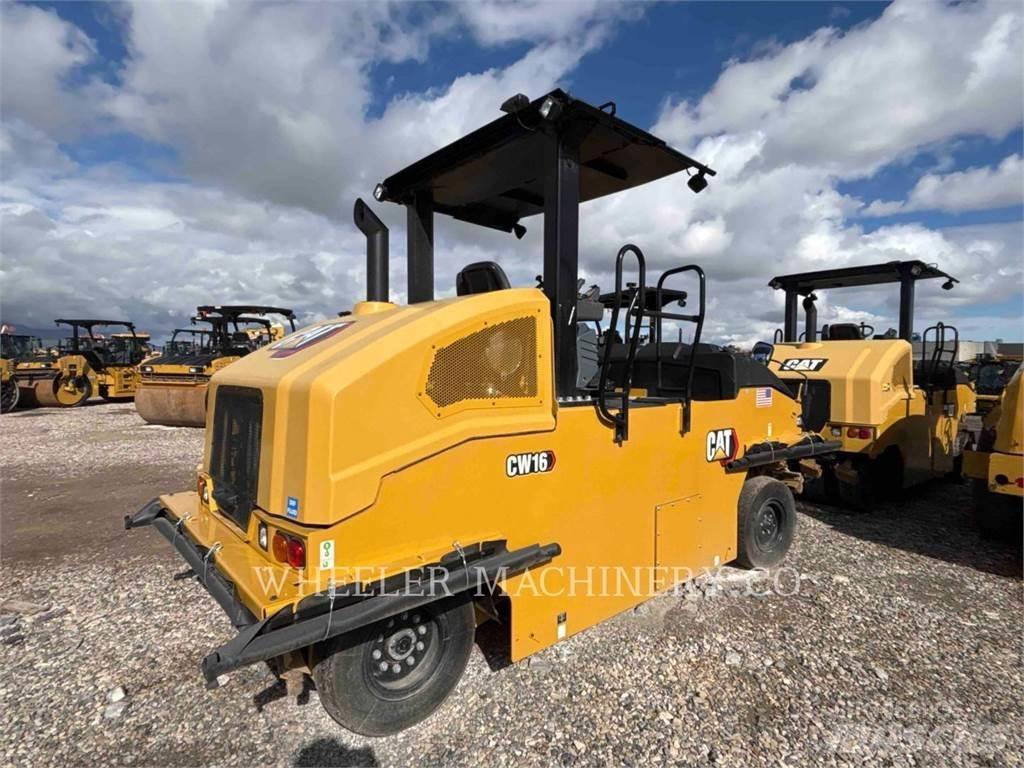 CAT CW16 Pneumatikus kerekes hengerek