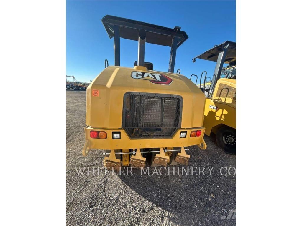 CAT CW16 Pneumatikus kerekes hengerek