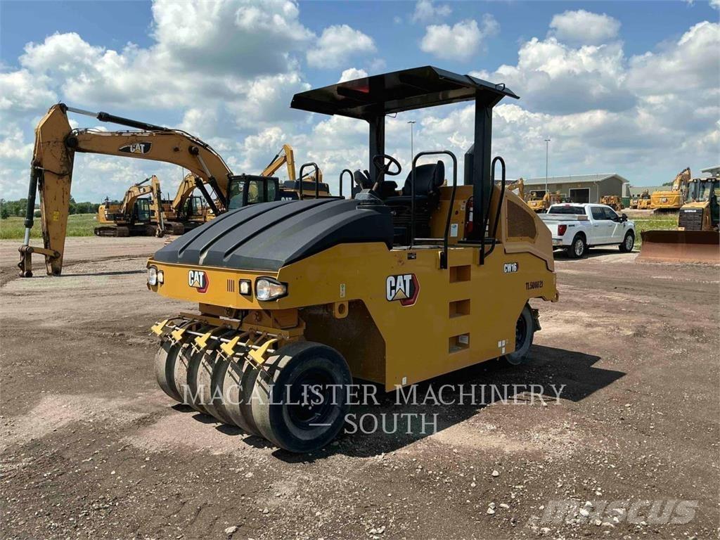 CAT CW16 Pneumatikus kerekes hengerek