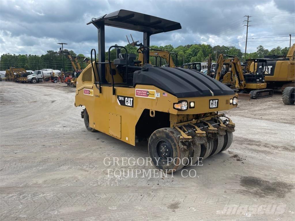CAT CW16 Pneumatikus kerekes hengerek