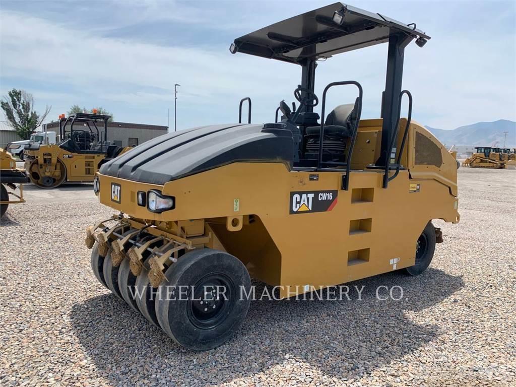 CAT CW16 Pneumatikus kerekes hengerek