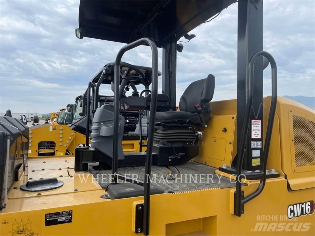 CAT CW16 Pneumatikus kerekes hengerek
