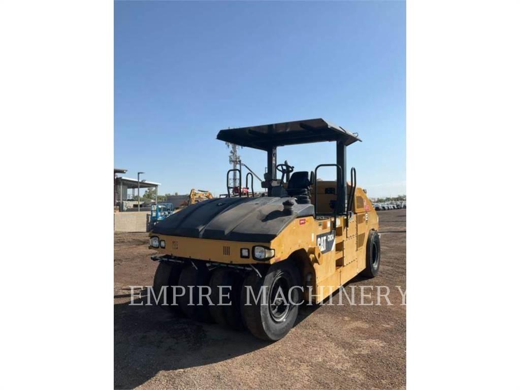 CAT CW34 Pneumatikus kerekes hengerek