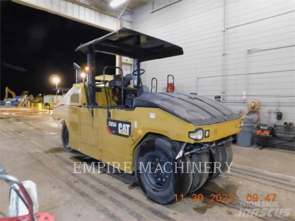 CAT CW34 Pneumatikus kerekes hengerek