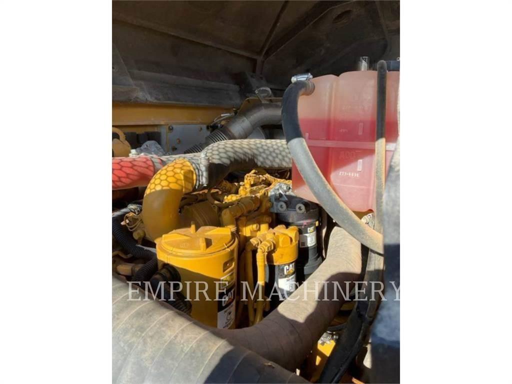 CAT CW34 Pneumatikus kerekes hengerek