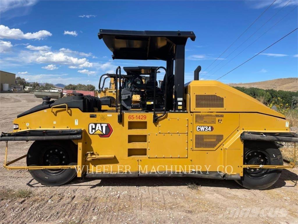 CAT CW34 Pneumatikus kerekes hengerek