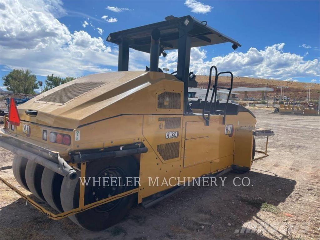 CAT CW34 Pneumatikus kerekes hengerek