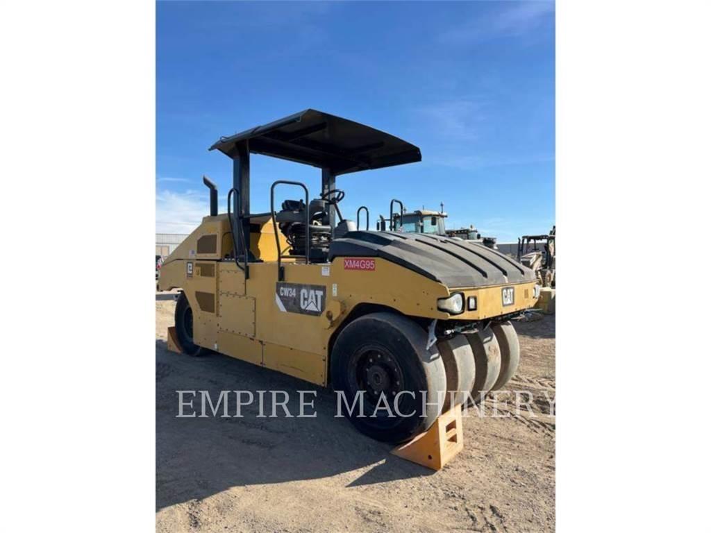 CAT CW34 Pneumatikus kerekes hengerek