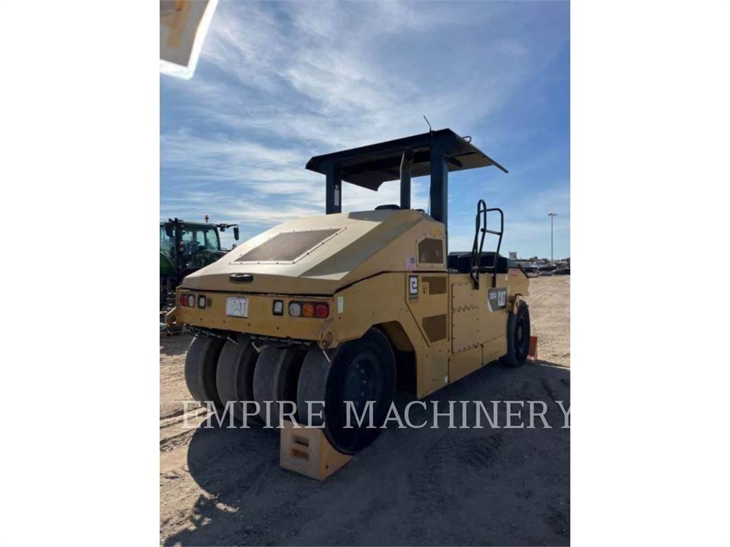 CAT CW34 Pneumatikus kerekes hengerek