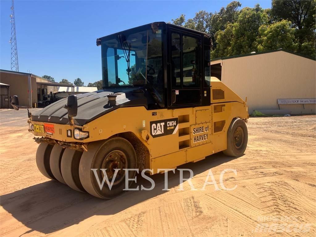 CAT CW34 Pneumatikus kerekes hengerek