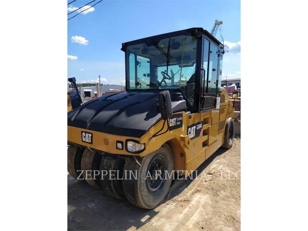 CAT CW34LRC Pneumatikus kerekes hengerek